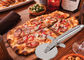 مخصص SS304 المقاوم للصدأ أدوات المطبخ البيتزا القاطع مع ب مقبض خشبي